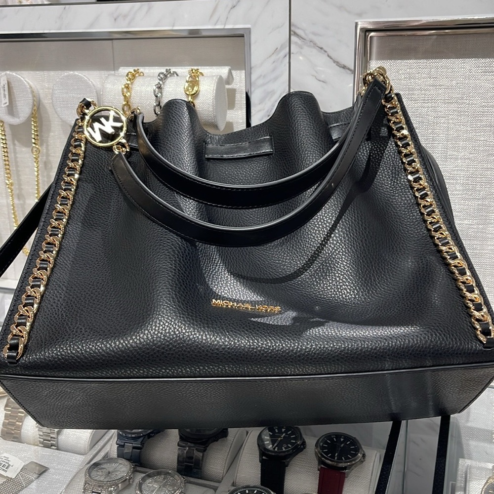 MICHAEL KORS Mina Large Chain Shoulder Tote Bag
Black 
NWT - Picture 11 of 16
